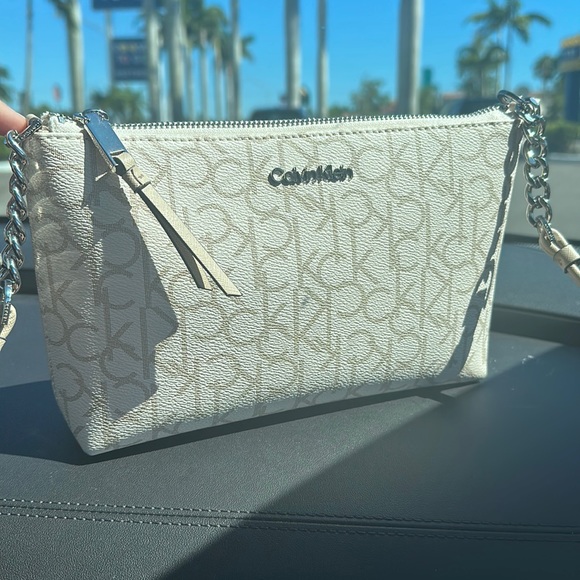 Calvin Klein Crossbody with CK logo and Chain - Picture 1 of 1